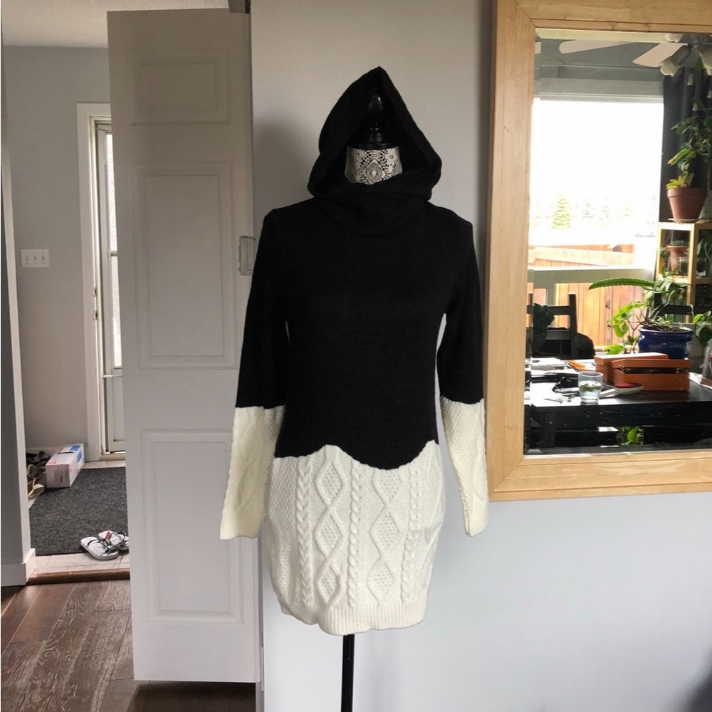 Hooded Cable Knit Two Tone Sweater Dress. Small.